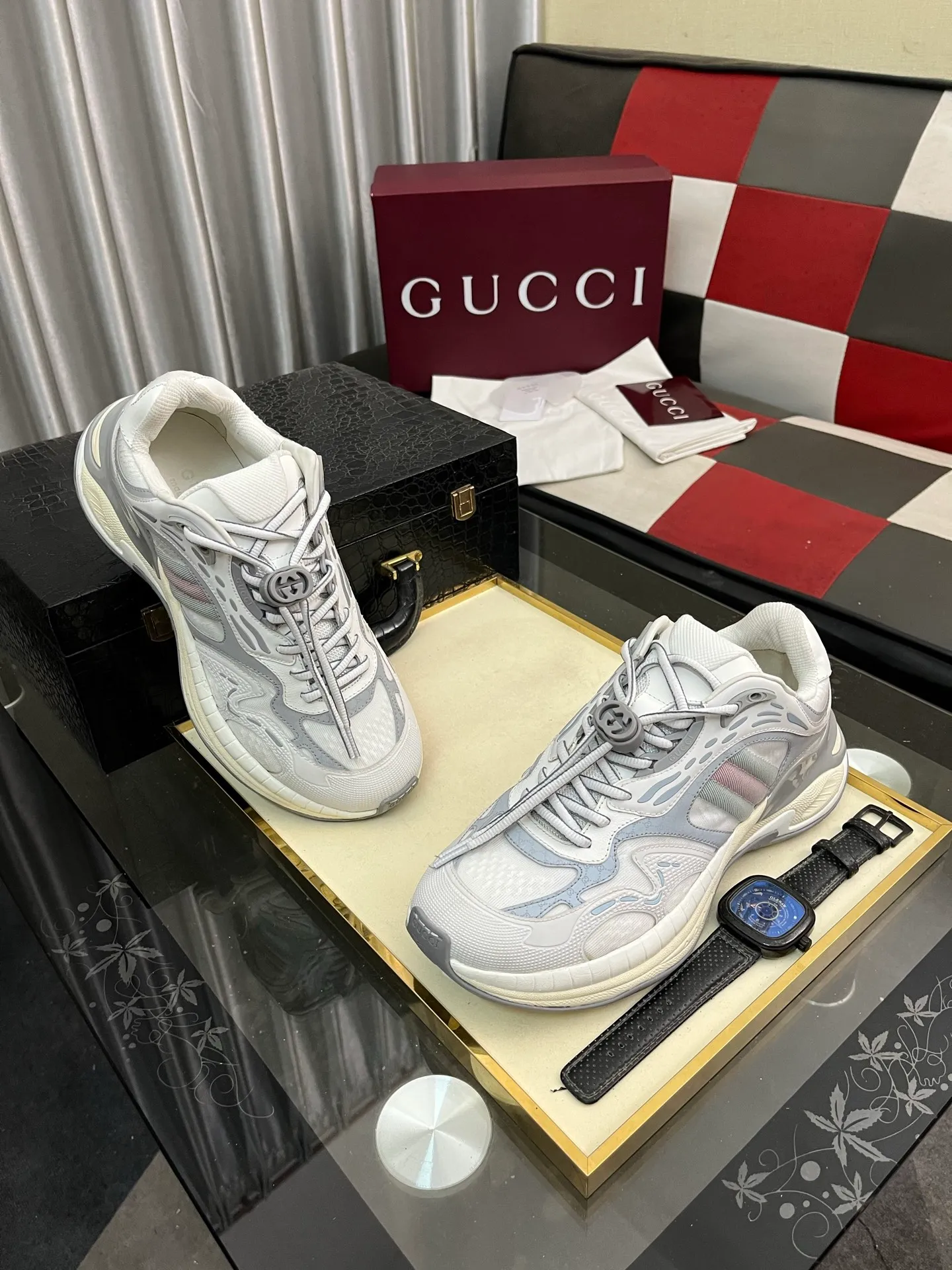 Men's men's shoes 💰1040⌚️⌚️GUCCI Gucci's new dad shoes 🇮🇹Top version🇮🇹🔜Purchasing level High version: The original disassembly took more than 3 months to develop 1:1, the version has been upgraded again, chips, packaging, imported mesh, all made with computerized cars Couple 👫 style 🔜Versatile in all seasons🔜 Fashion🔜 Personality 🔜Distinctive 🔵Full range of layouts, welcome to inquire for pictures Outsole: The latest original developed TPU vacuum Upper: Original mesh, super breathable 💯Full set of packaging Medium and low belt LOGO Size: Women's size 35-40 Men's size 38-45 (38 45 customized